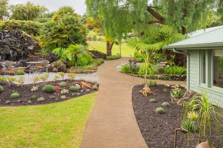 rabata żwirowa w ogrodzie