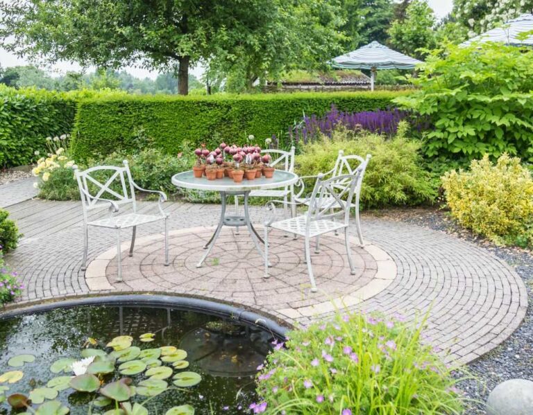 Czyszczenie kostki brukowej - jak i czym wyczyścić bruk