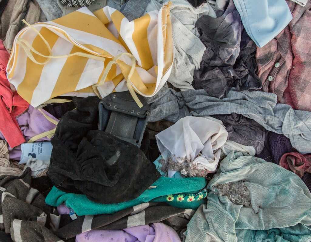 Gdzie wyrzucać ubrania? Poprawna i ekologiczna segregacja