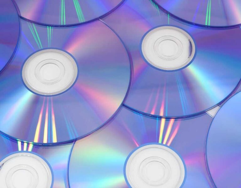 Gdzie wyrzucać płyty CD? Poradnik recyklingu i utylizacji starych płyt
