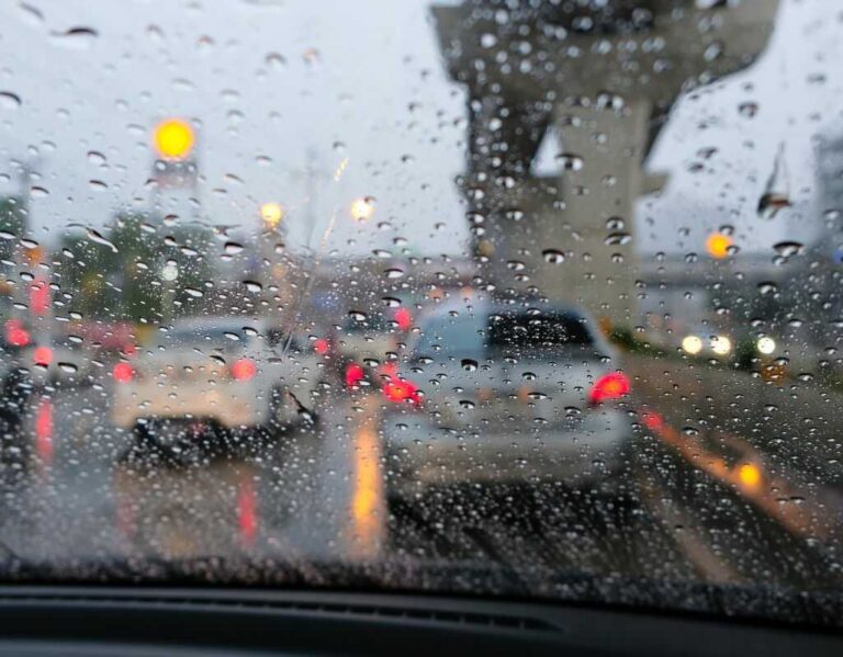 Kanalizacja deszczowa - przewodnik po systemach odprowadzania wody opadowej