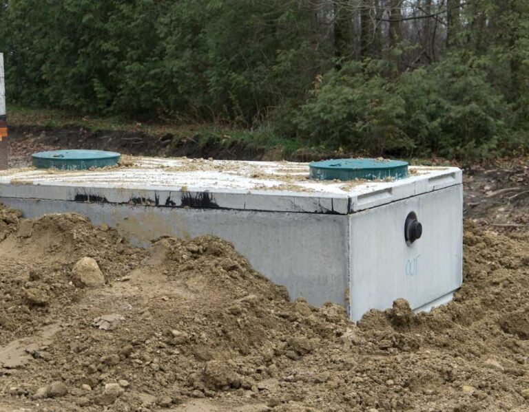 Obowiązek posiadania umowy na wywóz szamba. Poradnik dla właścicieli nieruchomości