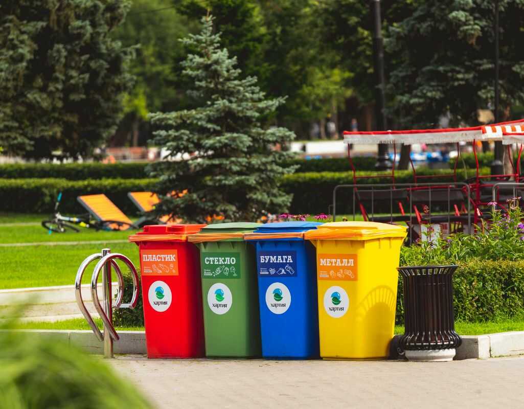 Kolory koszy na śmieci i ich znaczenie w segregacji odpadów