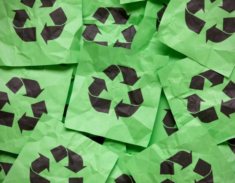 Surowce wtórne. Czym są i czy można na nich zarobić?