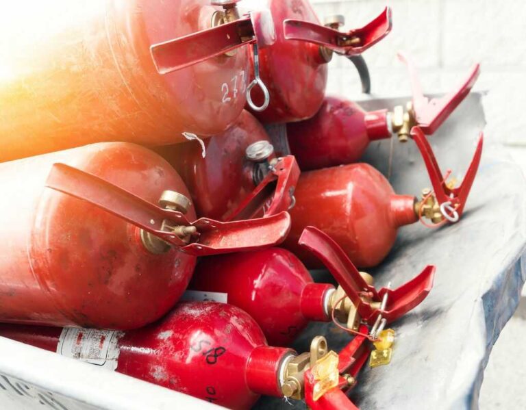 Gdzie wyrzucić gaśnicę? Praktyczny przewodnik po utylizacji gaśnic