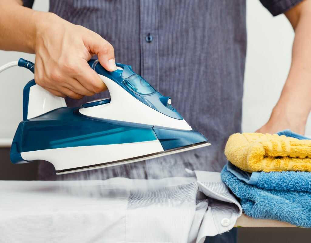 4 sprawdzone sposoby jak odkamienić żelazko. Poradnik