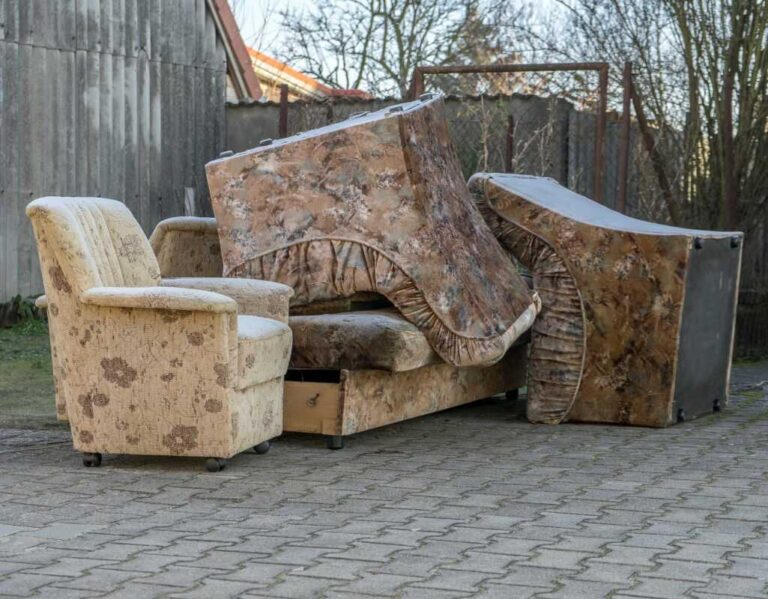 Gabaryty Józefów. Poznaj terminy i zasady wywozu odpadów wielkogabarytowych w Józefowie!