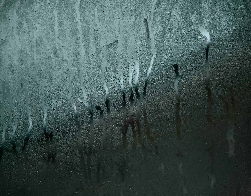 Usuń wilgoć na oknach dzięki prostym trikom stosowanym przez ekspertów