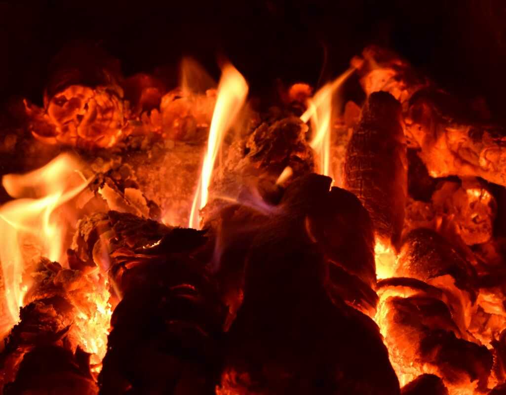 Jak rozpalić piec na ekogroszek, aby uniknąć typowych błędów początkujących użytkowników