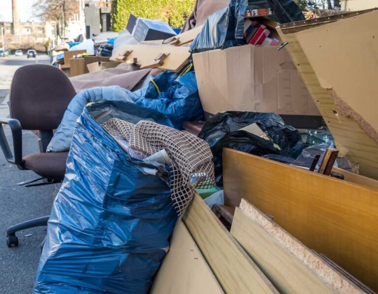 Jak zutylizować masywne gabaryty w Wawrze i zyskać więcej miejsca do aranżacji?