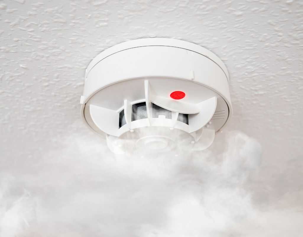 Fachowy poradnik, co zrobić, gdy włączy się czujnik czadu