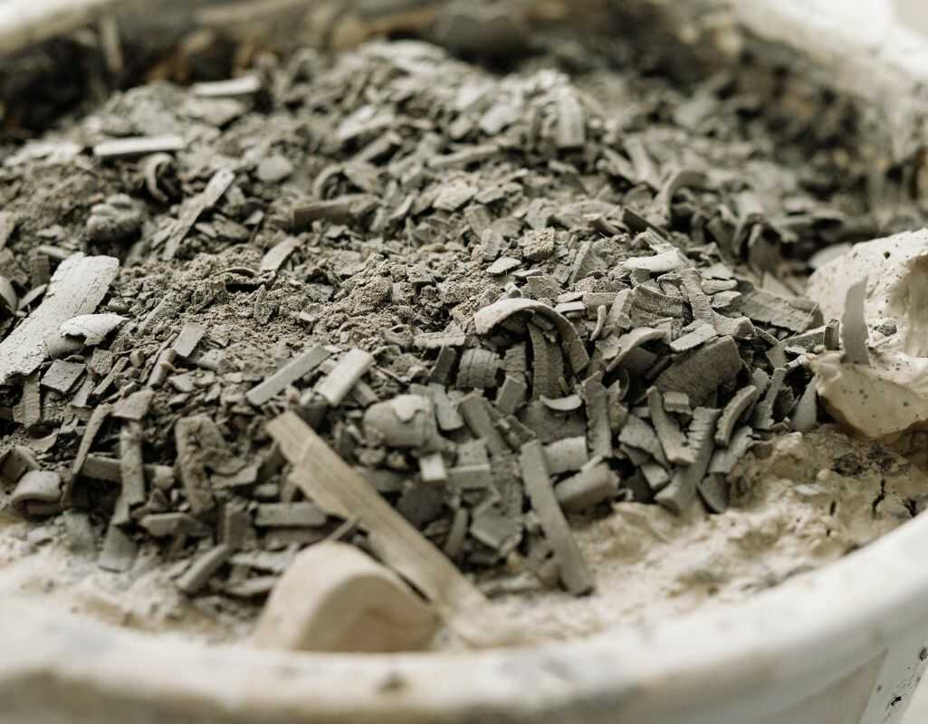 4 pomysły na to, jak wykorzystać popiół drzewny w ogrodzie