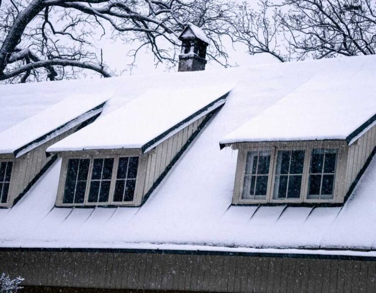 Ile waży śnieg na dachu? Praktyczny poradnik dla właścicieli domów