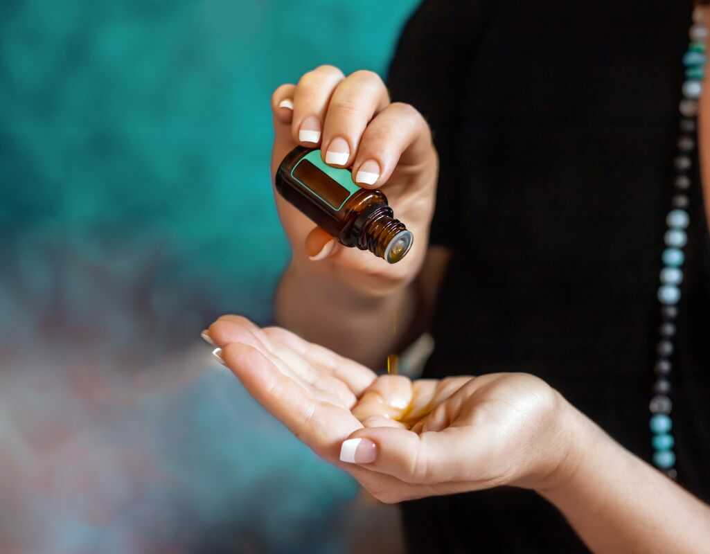 Jak zrobić olejki eteryczne w domu? Praktyczny poradnik dla początkujących