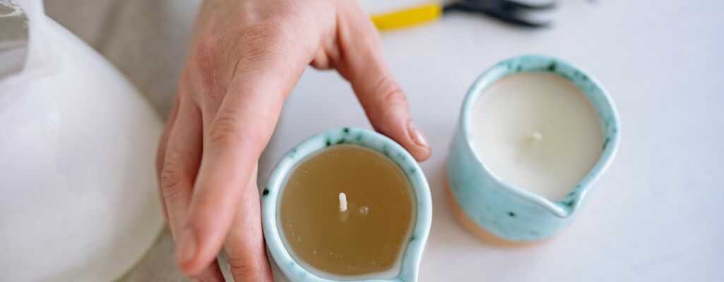 Jak zrobić świeczkę zapachową? Lista potrzebnych składników